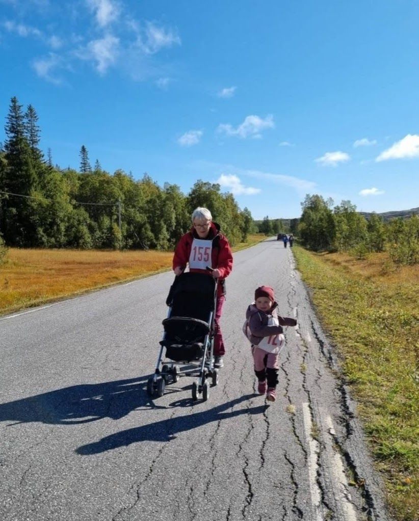 Participants in the Skorovasmarsjen walk